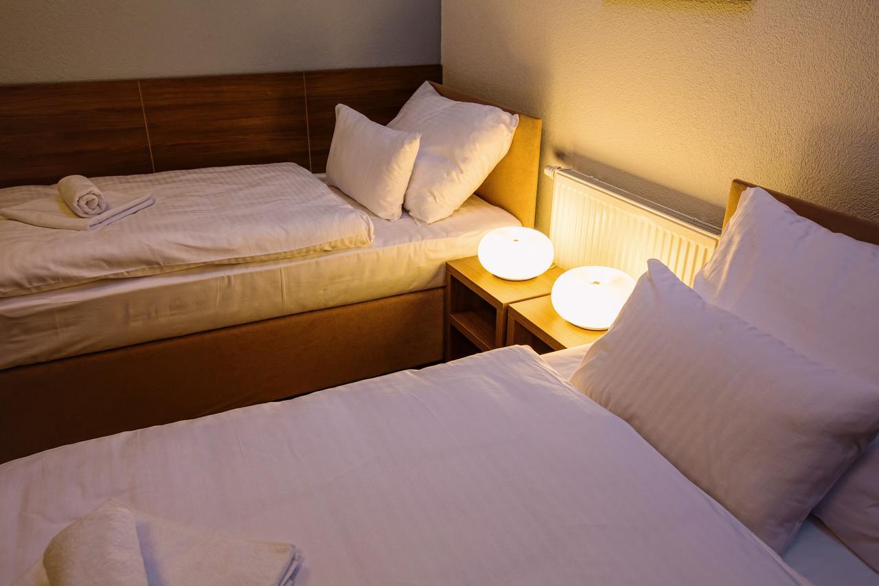 Krupá Hotel Na Sustne מראה חיצוני תמונה