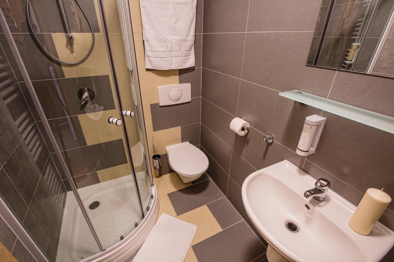 Krupá Hotel Na Sustne מראה חיצוני תמונה