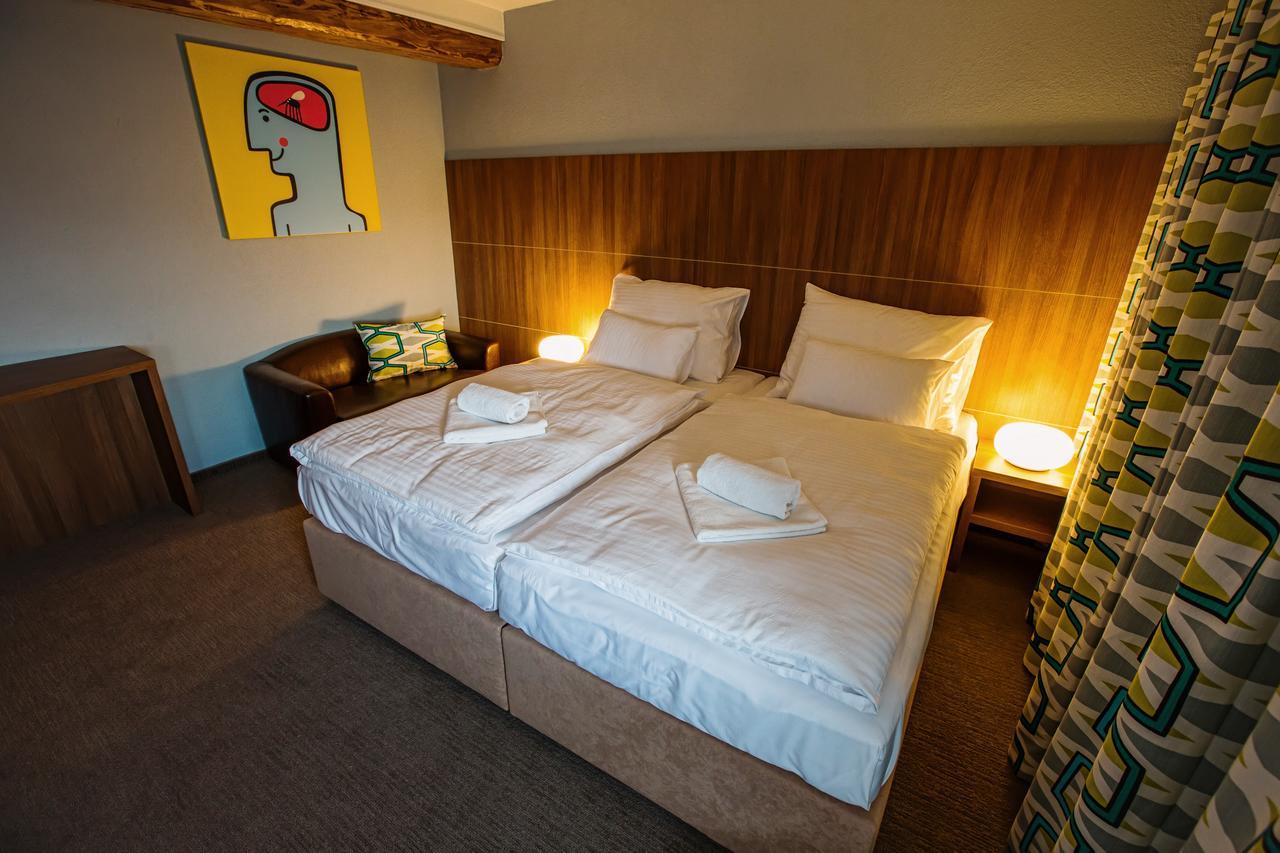 Krupá Hotel Na Sustne מראה חיצוני תמונה