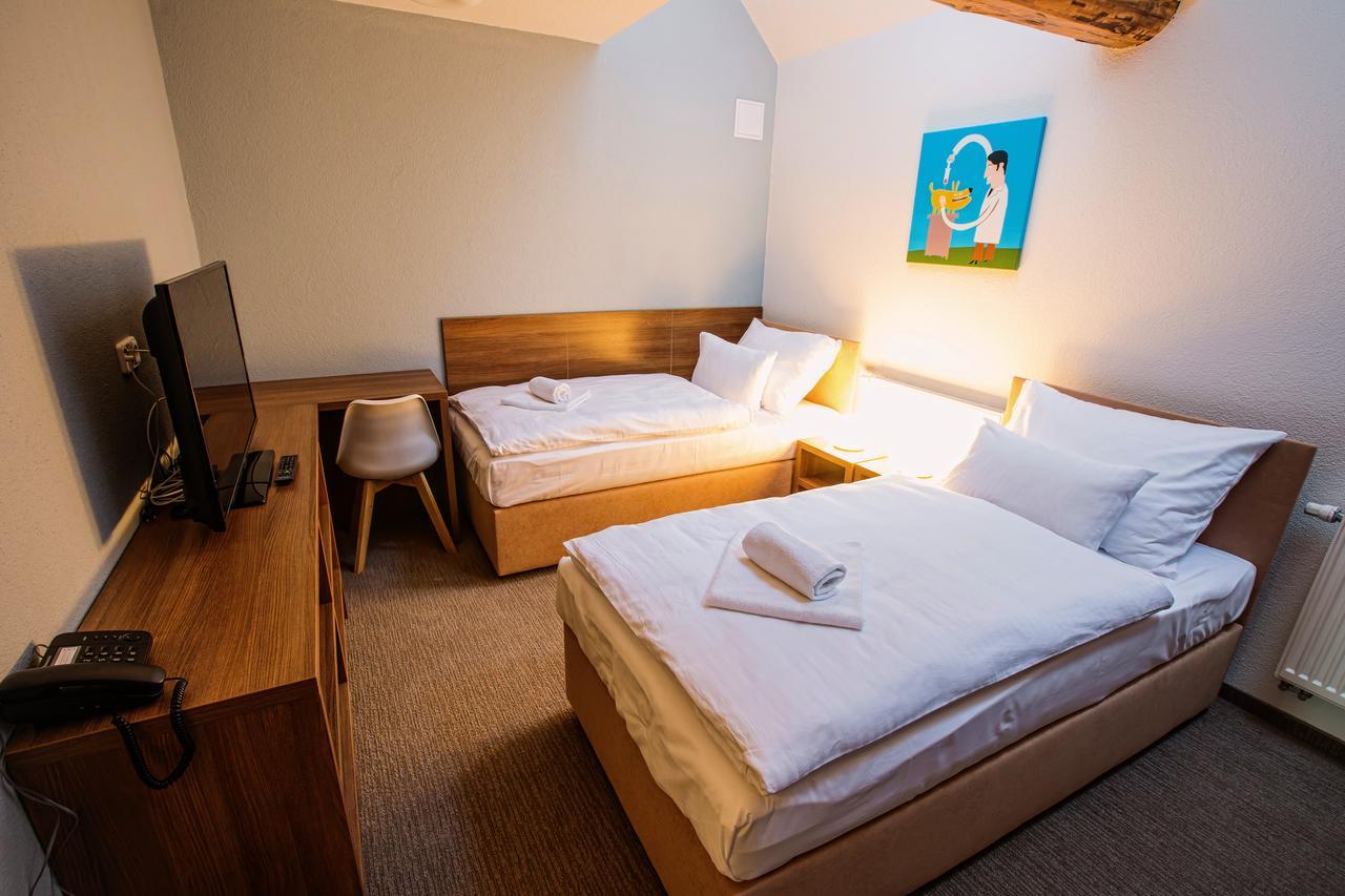 Krupá Hotel Na Sustne מראה חיצוני תמונה