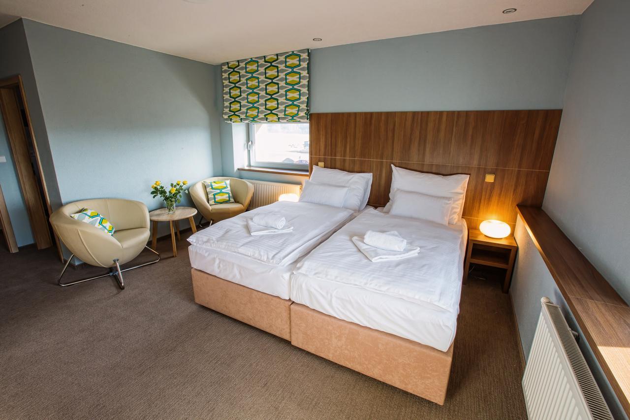 Krupá Hotel Na Sustne מראה חיצוני תמונה