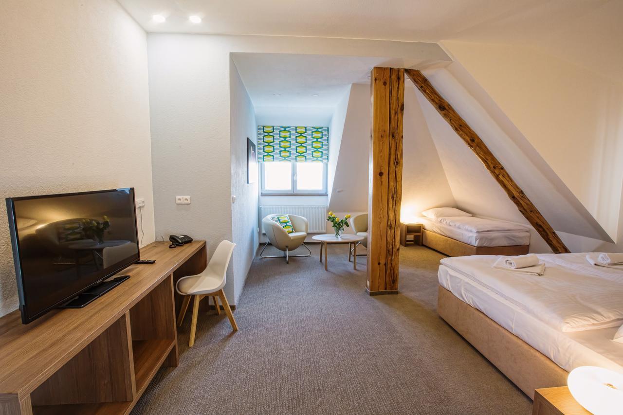 Krupá Hotel Na Sustne מראה חיצוני תמונה