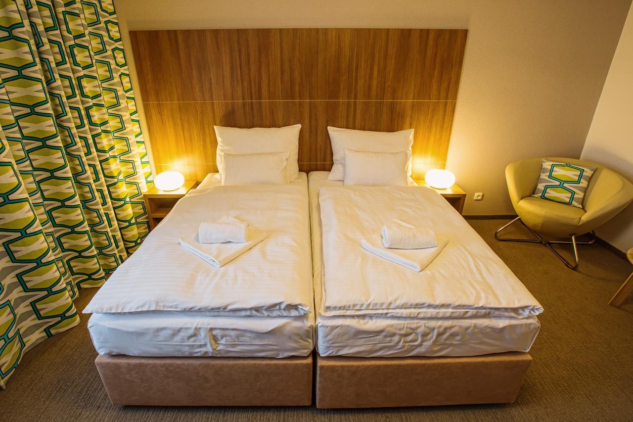 Krupá Hotel Na Sustne מראה חיצוני תמונה