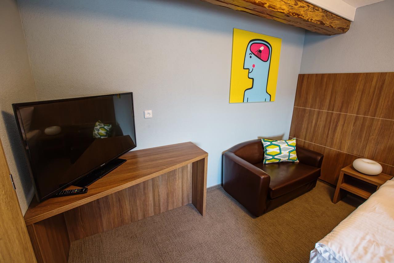 Krupá Hotel Na Sustne מראה חיצוני תמונה