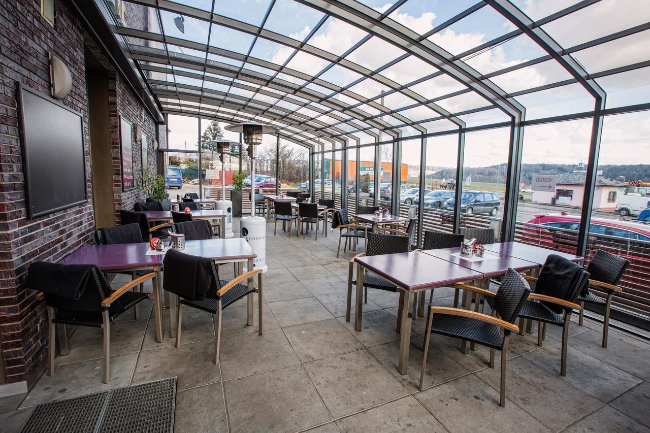 Krupá Hotel Na Sustne מראה חיצוני תמונה