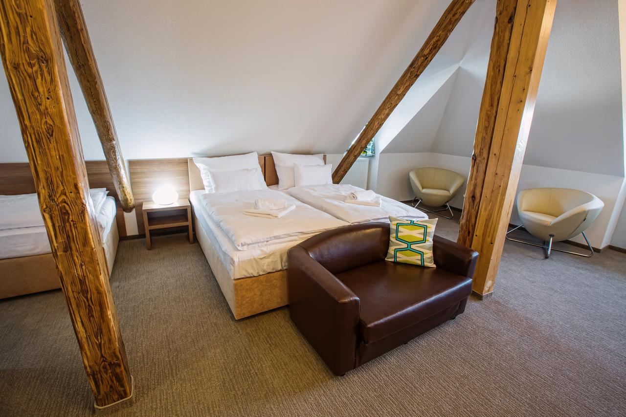 Krupá Hotel Na Sustne מראה חיצוני תמונה