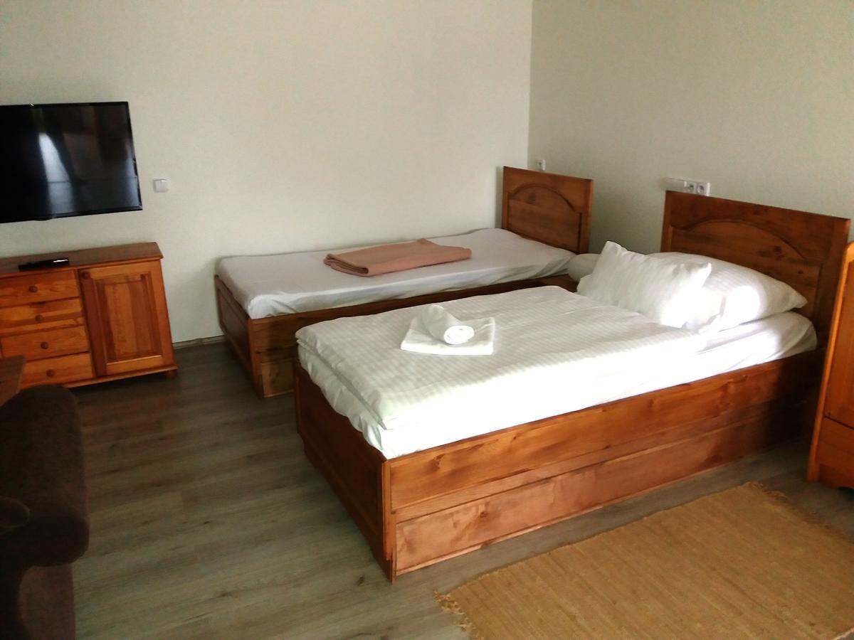 Krupá Hotel Na Sustne מראה חיצוני תמונה
