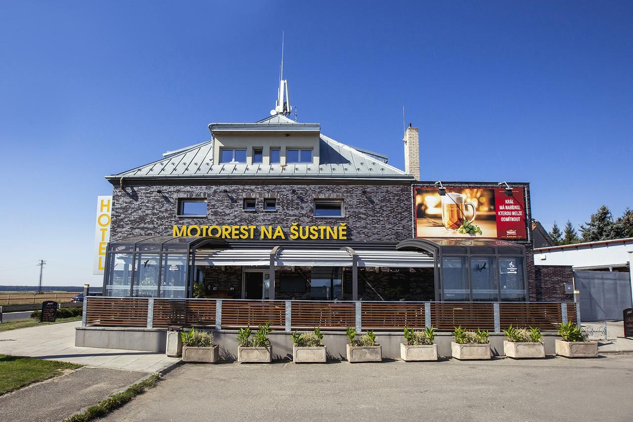 Krupá Hotel Na Sustne מראה חיצוני תמונה