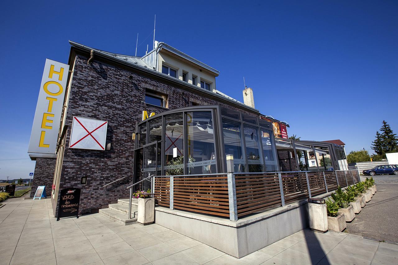 Krupá Hotel Na Sustne מראה חיצוני תמונה